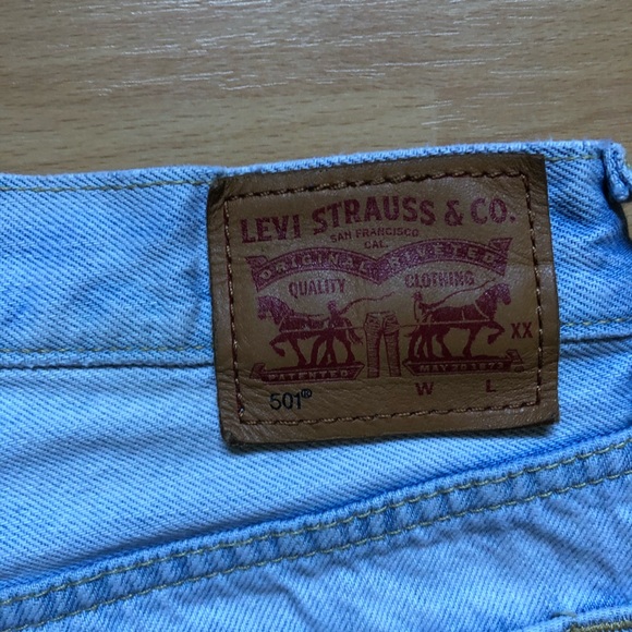 Levis 501 Short - Picture 2 of 3